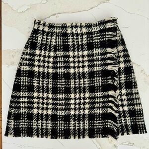 Dolce And Gabbana Tweed Black White Skirt Plaid Size 6 (42) Like New